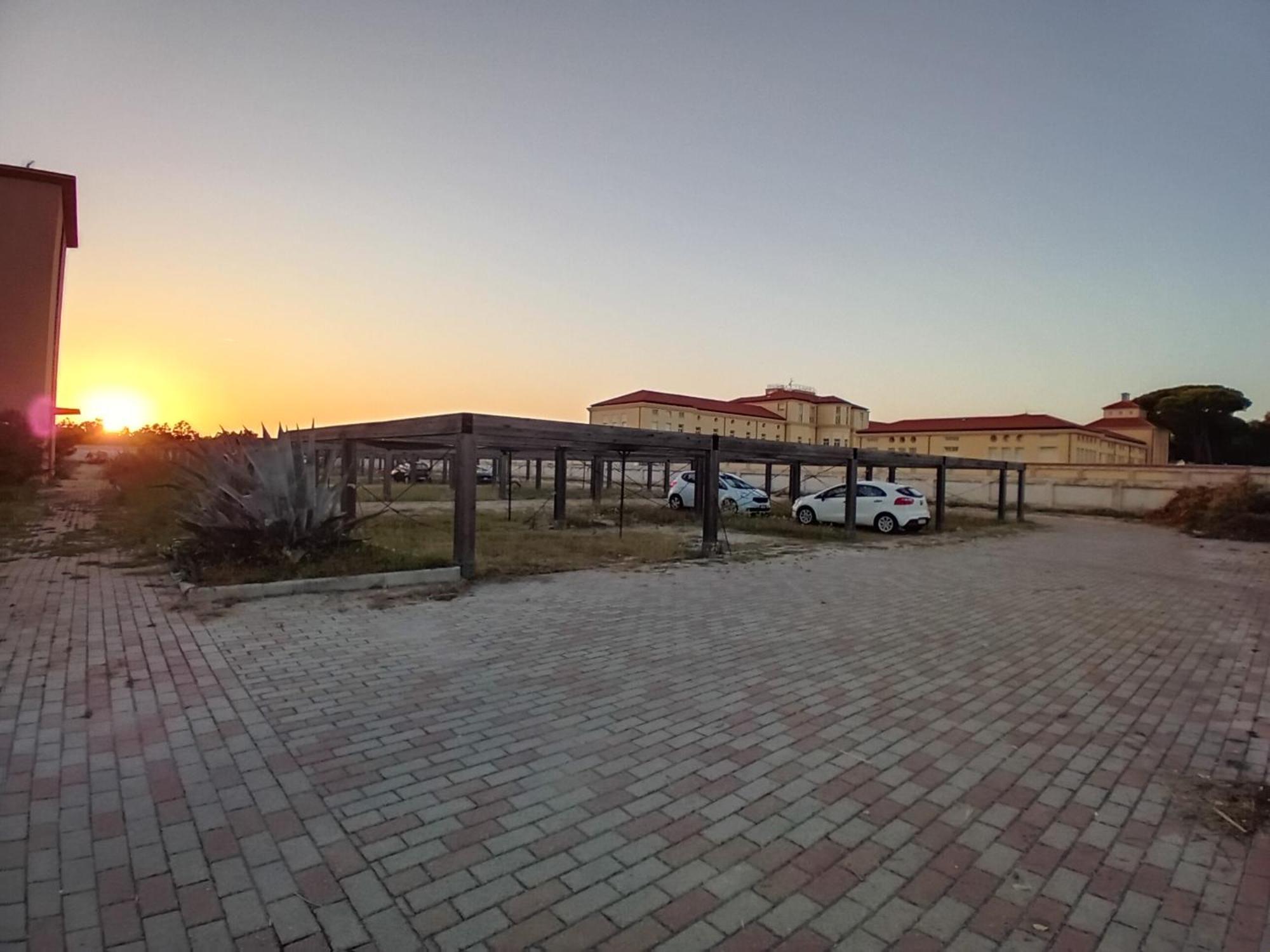 Accesso Diretto Sul Mare Maredilucecala Apartamento Calambrone Exterior foto